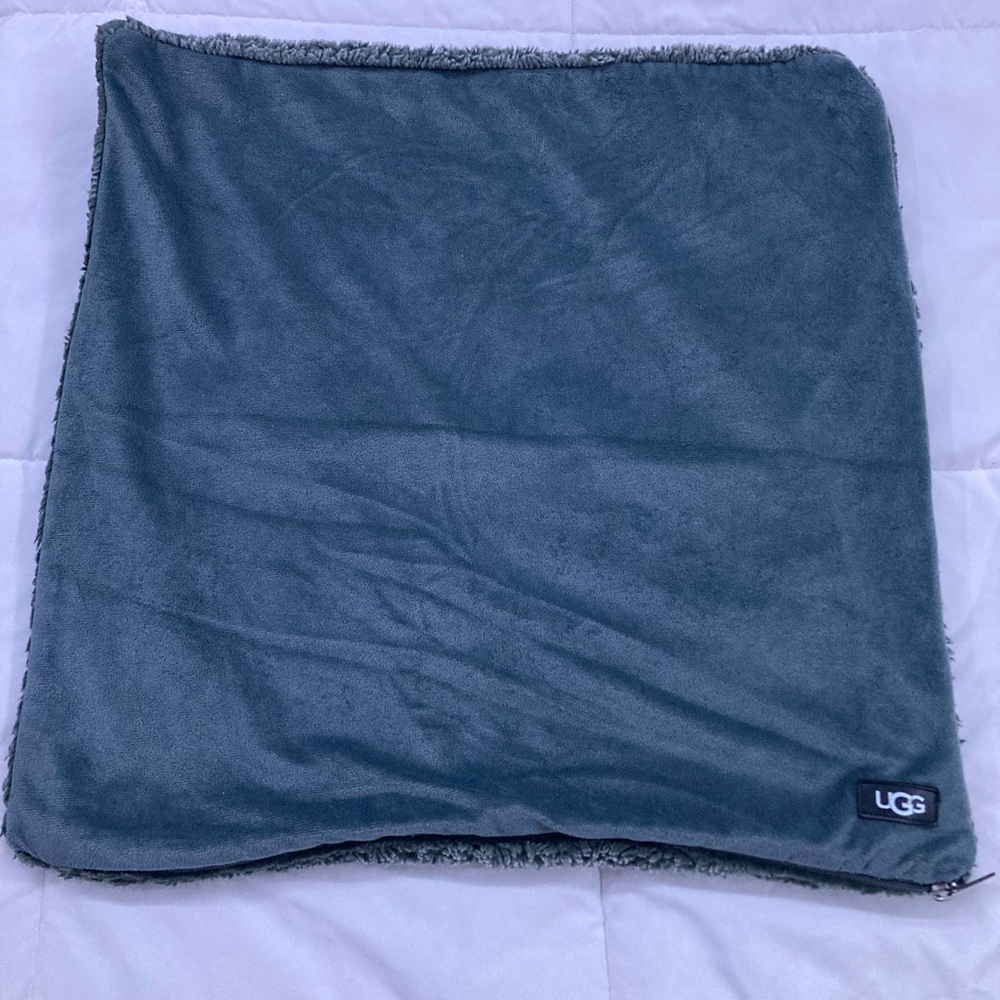 UGG Soft Faux (19" X 19") Gray Pillow Case - Picture 3 of 8